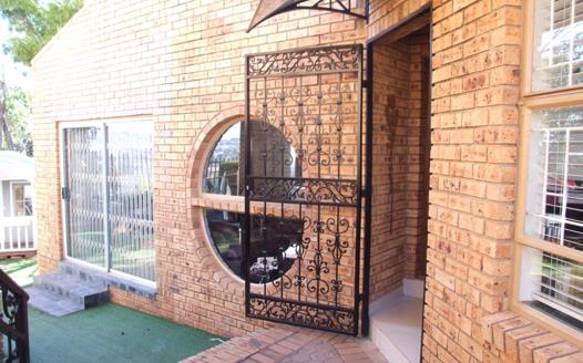 3 Bedroom Townhouse for sale in Roodekrans