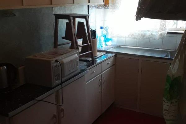 2nd floor apartment flat based in warner beach within walking distance to shops  

The unit offers: 1 Bedroom  ,1 Bathroom,Kitchen and ...