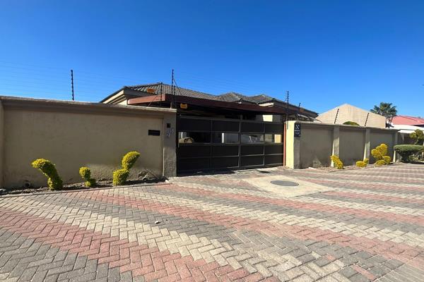 Free-standing house for sale located in Seshego.

This delightful home offers a well-designed kitchen with ample cupboard space ...