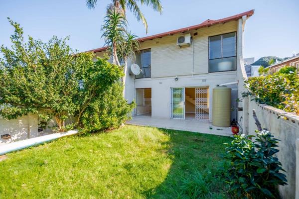 What a fabulous open plan living space! With tiled floors throughout giving this duplex a modern and spacious feeling. The open plan ...