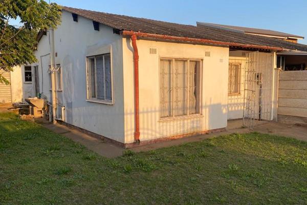 Dormehl Phalane Property Group Apex offers this two-bedroom home in Phoenix
This home is situated in a very quiet and ...