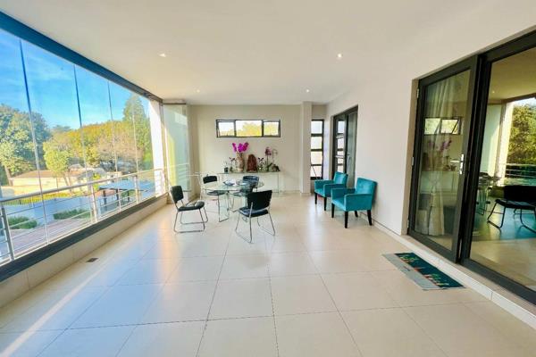 Presenting an exquisite modern home for sale in the heart of Sandton Central, a highly sought-after location. This stunning residence ...