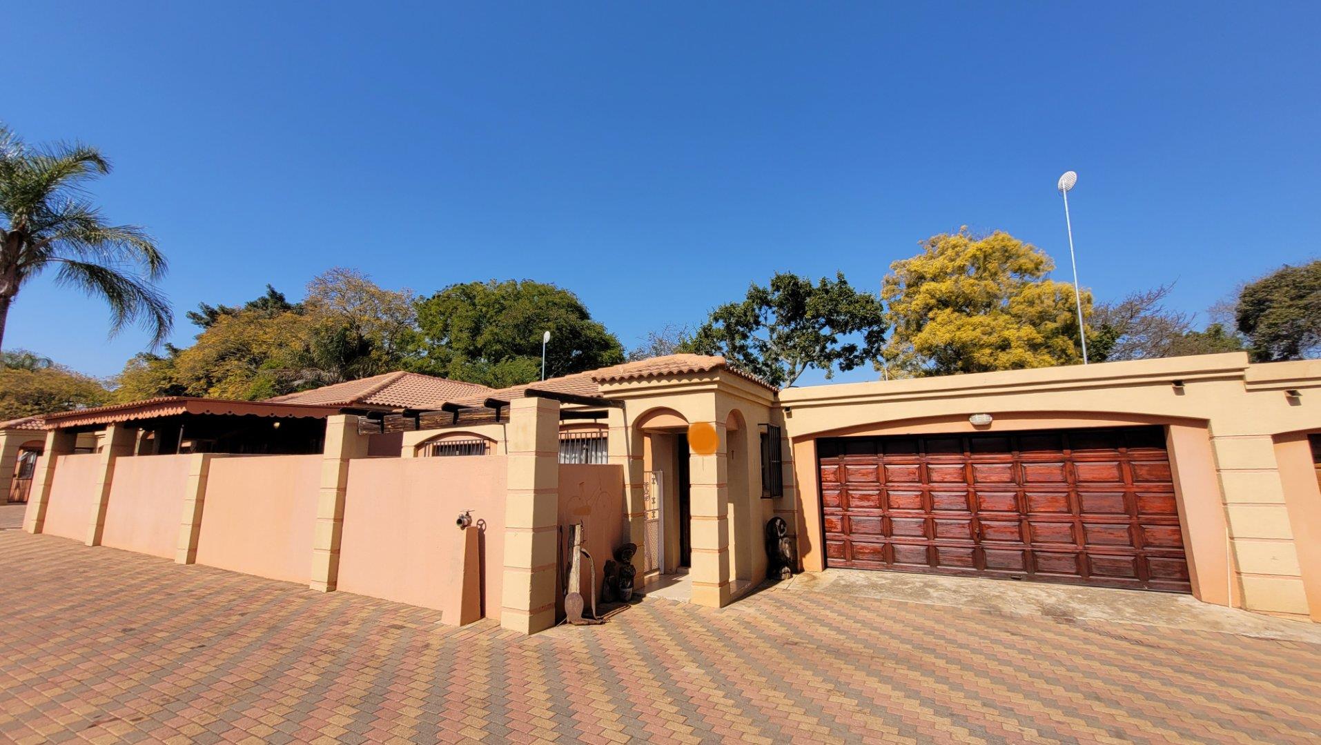 3 Bedroom Townhouse for sale in Polokwane Central P24112890541