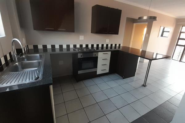 Unfurnished 2bedrooms 1bathroom unit in sought after estate, The Paddocks, which is ...