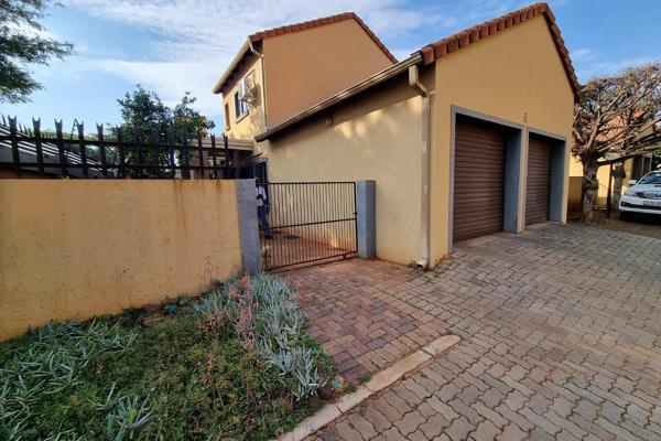 A modern house in a security estate as neat as a pin. It has 2 bedrooms, 2 bathrooms, kitchen, 2 living areas and 2 garages with 2 ...