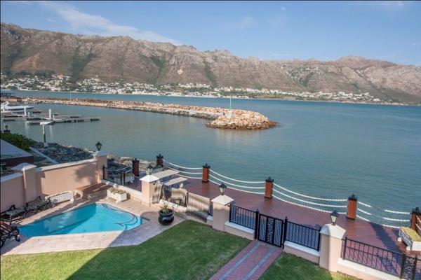 Welcome to this stunning property situated in Harbour Island on the water’s edge with ...