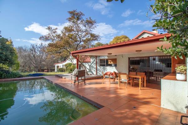 This property situated in President Park is eight thousand five hundred square metres of land with a main house, three cottages and ...