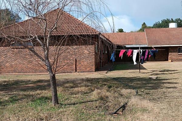 Do you ever dream of a peaceful small holding, growing your own vegetables and having some livestock?

Then this home is ...