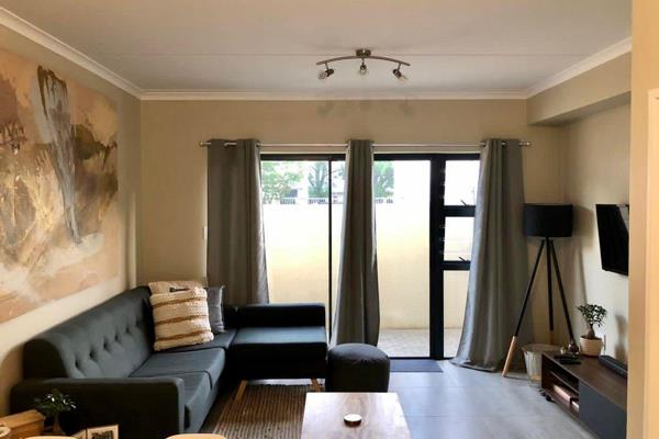 This immaculate two bedroom duplex is situated in the very popular complex Plein Square on the doorstep of Paarl Hospital.

The ...