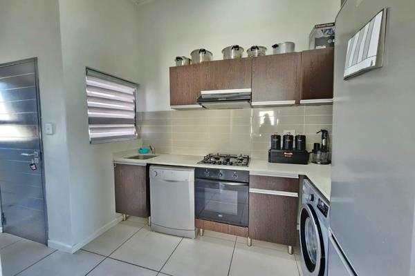 1 Bedroom apartment with plenty cupboard space. Full neat bathroom with bath, shower, toilet and basin. 
Open plan living space. The ...