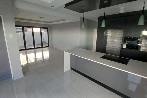 Welcome to your new modern sanctuary in the heart of Silkaatzkop, Secunda. This newly ...