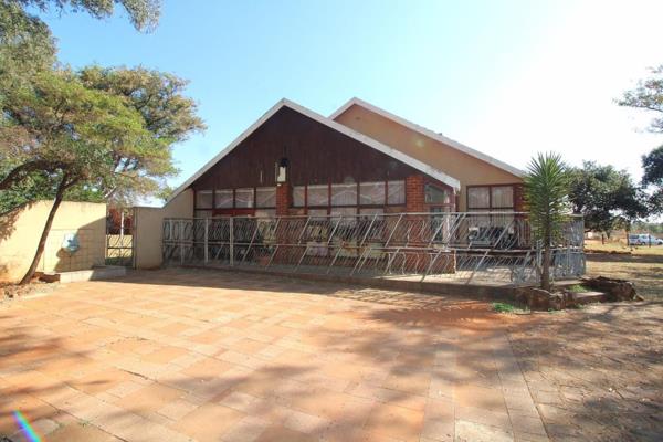 3 bedrooms
2 bathrooms
Lounge
Dining room
Kitchen
Open veranda
Double garage
Large land for agricultural use

