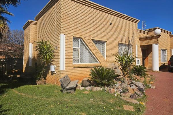 This spotless face brick building provides the following:

-The large open-plan living and dining areas offer tiled floors.
-Modern ...