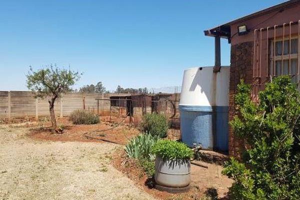 Smallholding 2.14 Ha near Vanderbijlpark town  
3 phase electricity
Municipal water,
Perfect plot to do Vegetables and animals.
3 ...