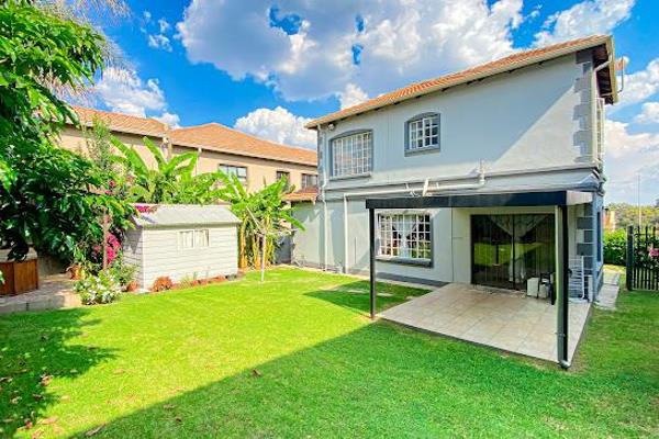 When entering this home you are welcomed by the open plan lounge tiled throughout leading into the modern well sized kitchen.
Offering ...