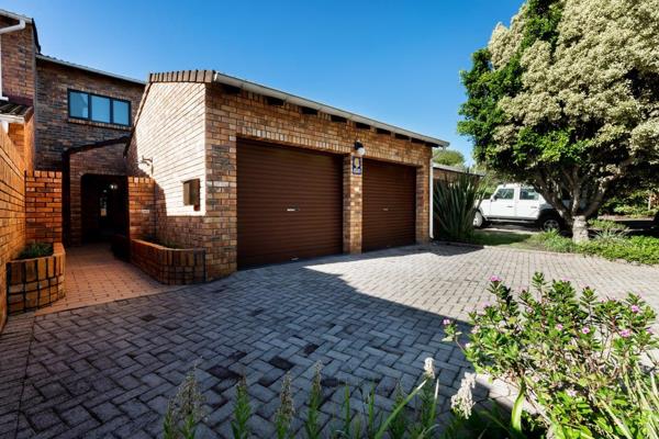 This very spacious townhouse in upper Walmer, features high-end, modern finishes in ...