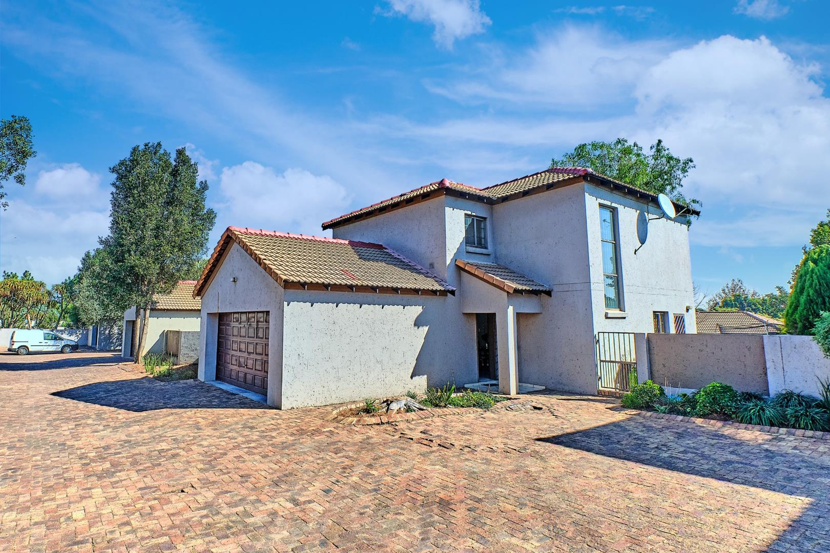 Kyalami Hills Property Townhouses for sale in Kyalami Hills