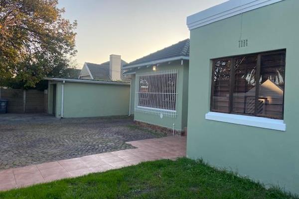 MODERN FOUR BEDROOM TWO BATHROOM HOUSE IN CENTRAL THORNTON CAPE TOWN
Main bedroom has an en suite and built in cupboards - Second ...