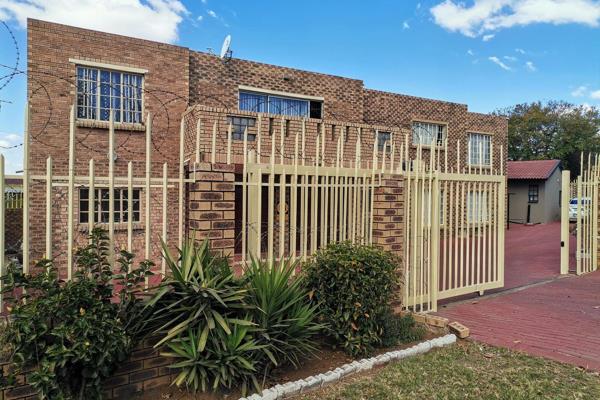 Live in lifestyle, live in marlboro gardens , sandton

fully furnished house

a ...