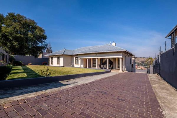 A spacious family home WITH SOLAR POWER / AND YOUR OWN BOREHOLE WATER SUPPLY ...