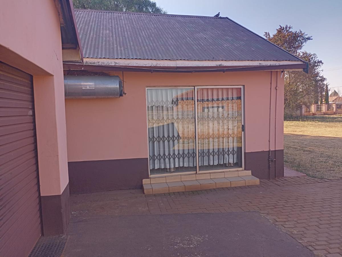 4 Bedroom House for sale in Henley On Klip P24112961098