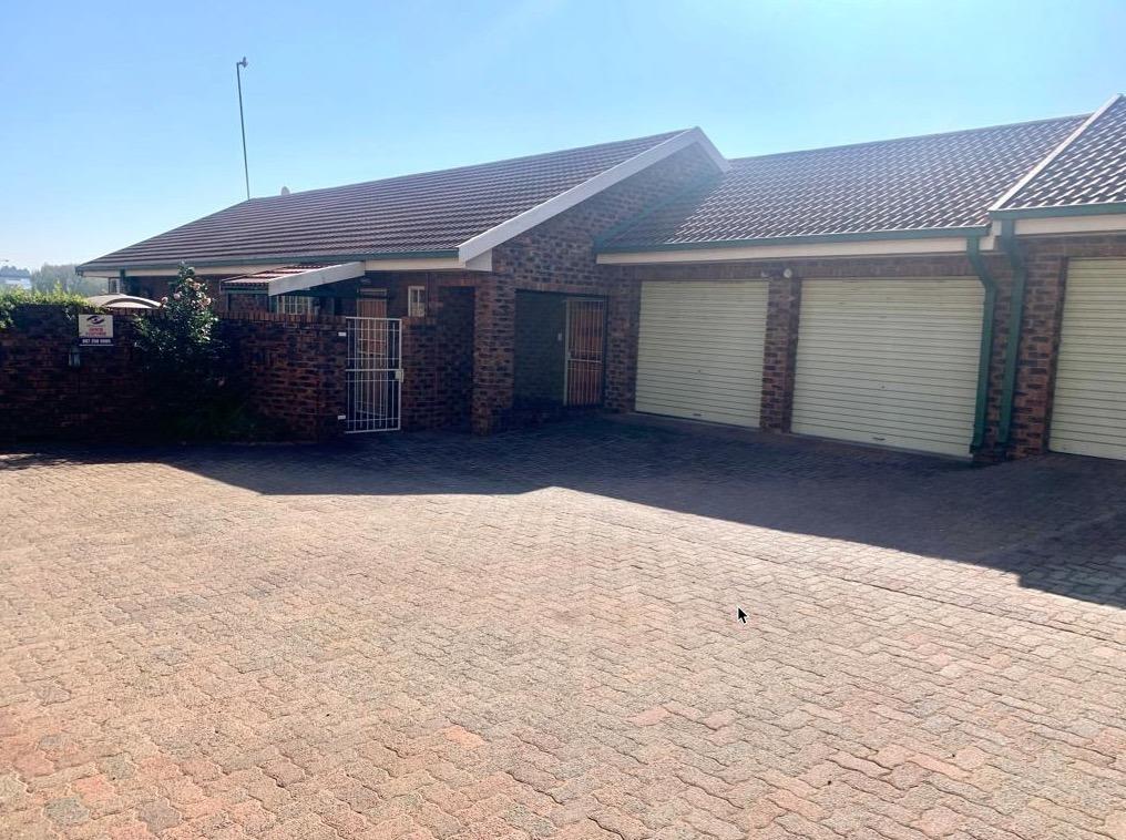 2 Bedroom House for sale in Three Rivers P24112821686