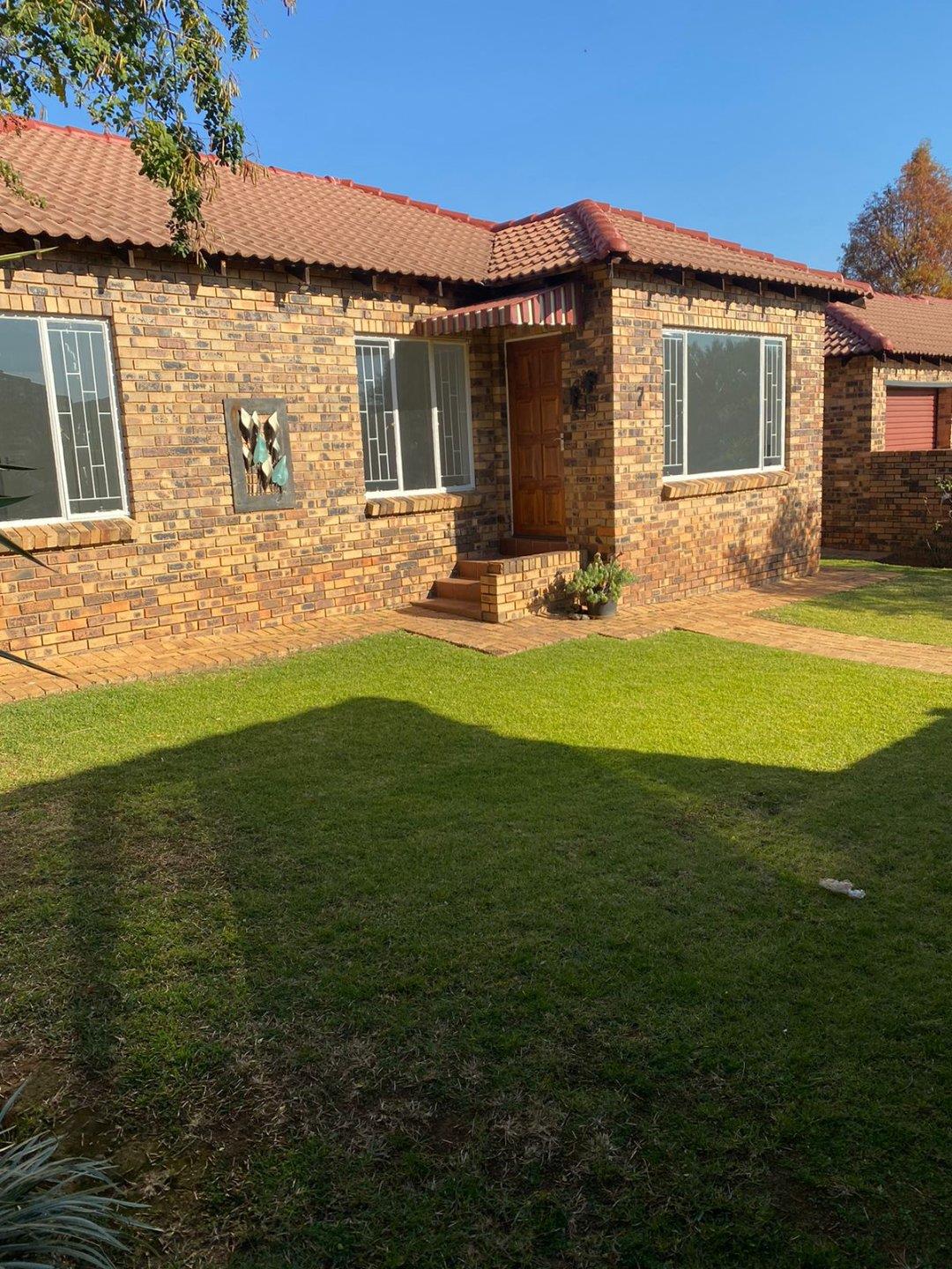 Townhouses to rent in Roodepoort : Roodepoort Property : Property24.com ...