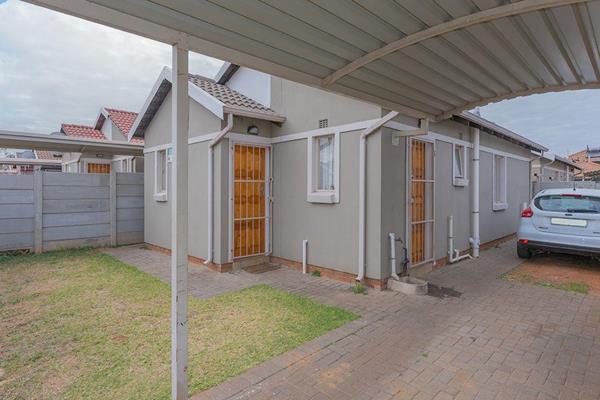 A well sought 3 bedroom house 2 bath house in the heart of Leopard&#39;s Rest Security Estate in Albertsdal.
It is a great family ...