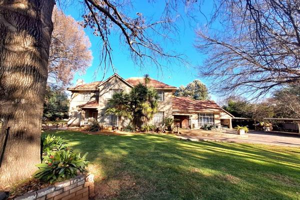 FOR ONLY R2 400 000,
This lovely home has a lot to offer.

It has been a family home for many years, but the time has now come for ...