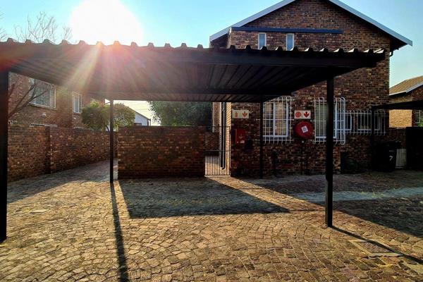 Well maintained, neat and sunny duplex property available in Freeway Park, Boksburg. The ...