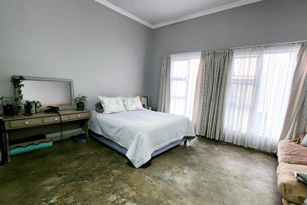 Studio Apartment in Zwartkop Golf Estate available immediately with furnished and unfurnished option. This 3rd floor apartment grants ...