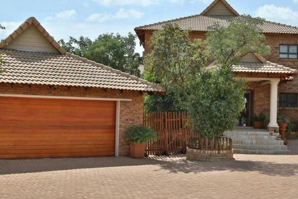 The Sable Hills Eco Park in the Waterberg Mountains offers you the ultimate in luxury bushveld lifestyle giving homeowners absolute ...