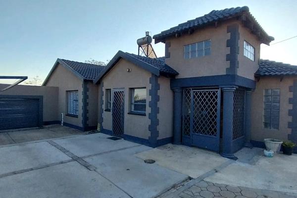 This extremely neat home offers the following:

3 Bedrooms, neatly tiled with built-in wardrobes.
2 Bathrooms:  One bathroom ...