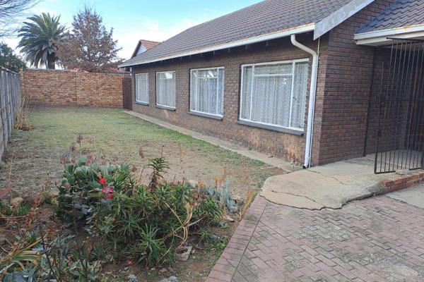 Urgent sale!  Three bedroom, two bathroom face brick property up for grabs.  Spacious open plan kitchen, TV room and dining room.  One ...