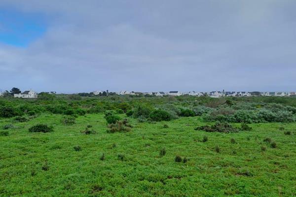 Experience the allure of Jacobsbaai with this exceptional vacant smallholding now ...