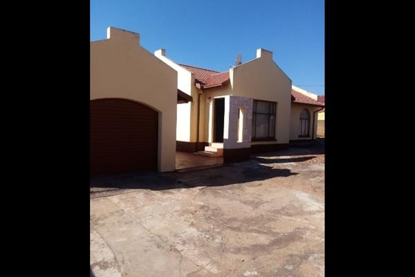 House has 3 spacious bedrooms with built-in cupboards and 1 bathroom that has a bathtub ...