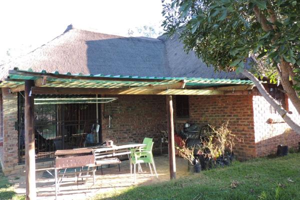 Enjoy the peace and quite of the Kameelfontein bushveld.
This 1 HA agricultural smallholding offers a 2 bedroom house with separate ...