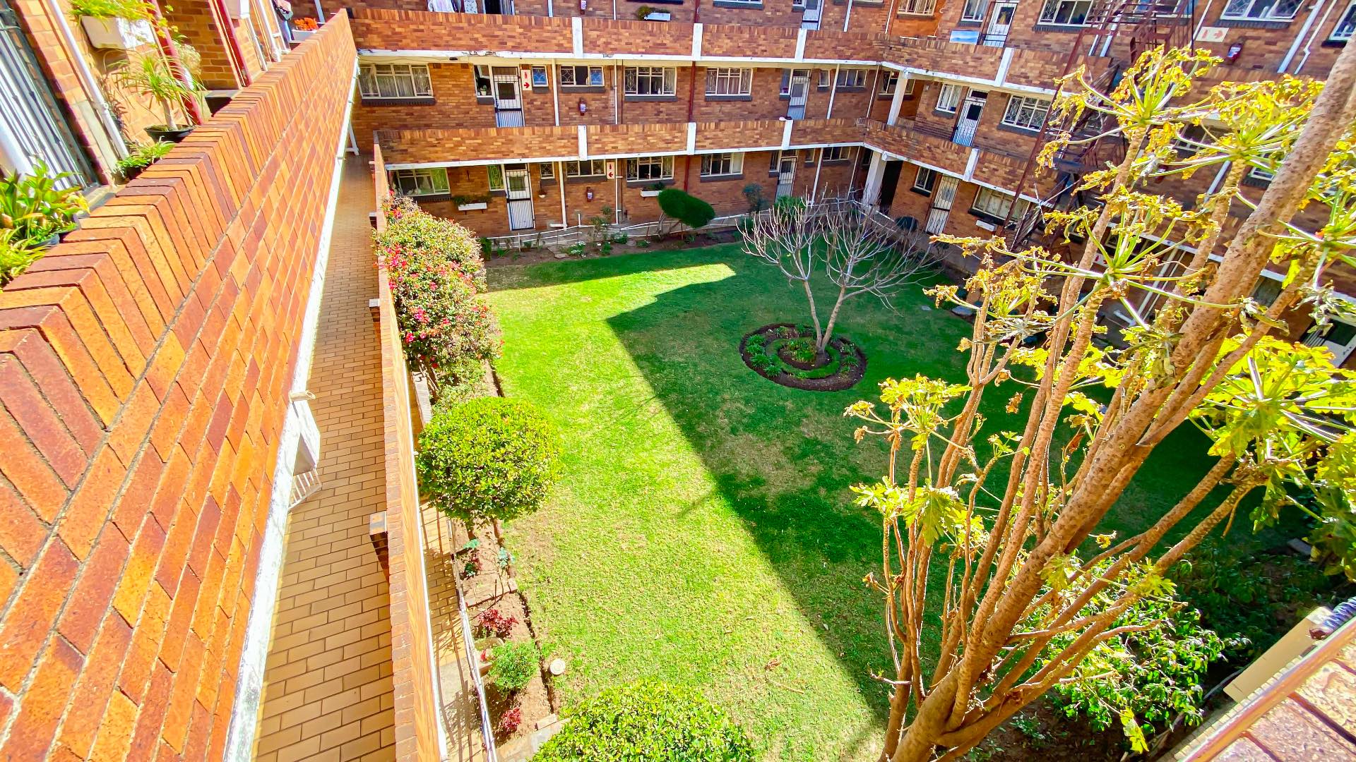 3 Bedroom Apartment / flat for sale in Savoy Estate 20 Howard Court