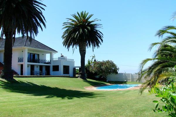 Sole mandate. This 88ha wine farm is sold as a Going Concern with all equipment included. The farm is located in the Lyndoch area of Stellenbosch and offers a large farmhouse, managers home, stores, abundant water, fantastic soil and grows a variety of wine cultivars ...