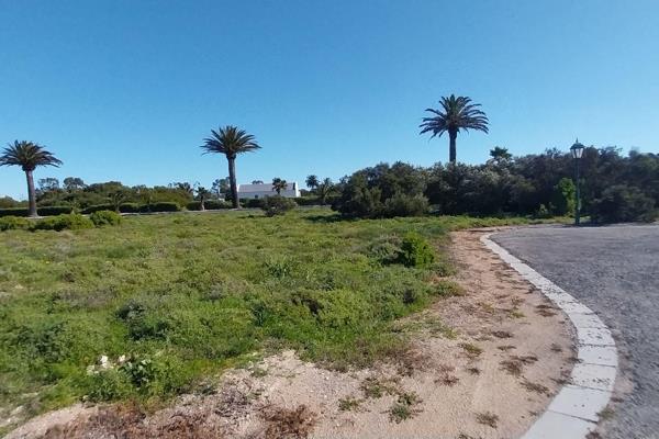 *Agent base in St Helena bay*

Property Overview:

• Size Stand 413M2
• No building time limit
• Level Stand – Easy building
• Fully ...