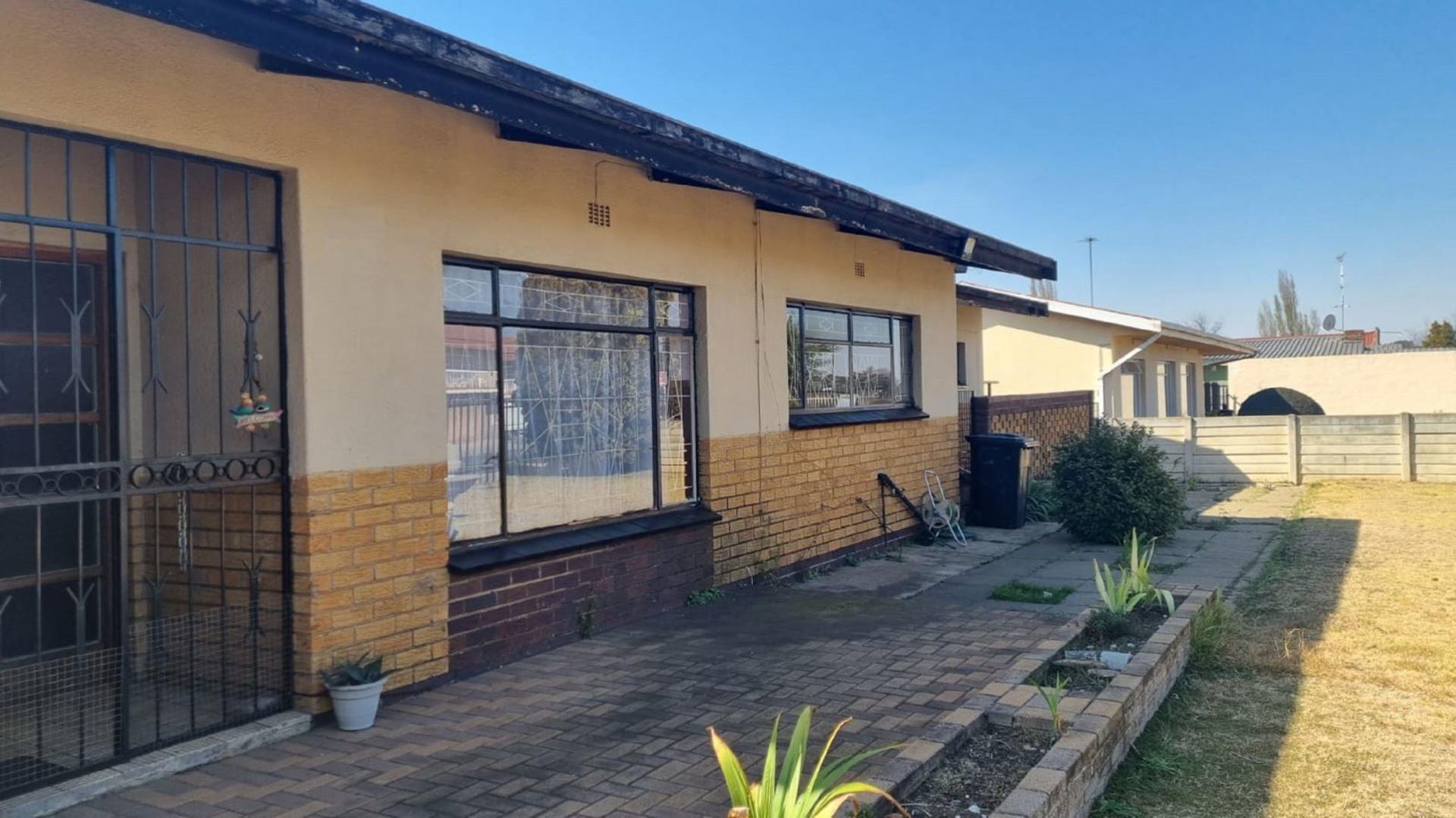 3 Bedroom House for sale in Strubenvale P24112984399