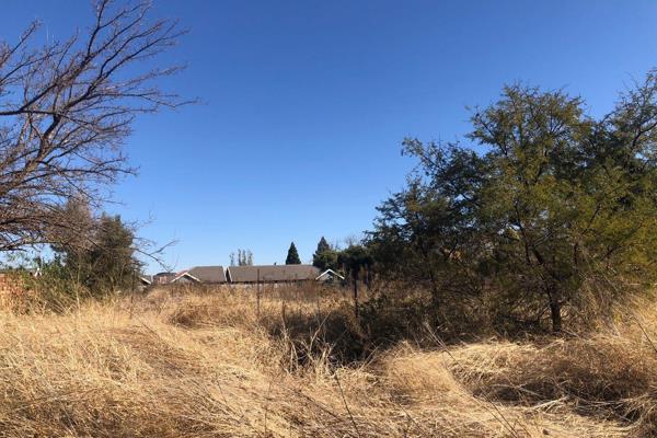 Come build your dream home on this full title land in the popular area of Langenhovenpark.  Building plans are available (Needs ...