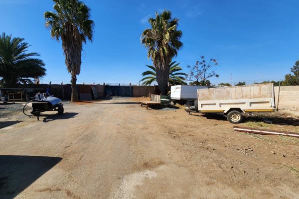 Spacious commercial property currently utilized as a scrap metal dealer and panel beater workshop. Rental income per month R10500. ...