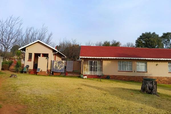 This home is situated in a quiet street in Rensburg. 

The property consists of a spacious garden, house and a single lock-up garage. ...