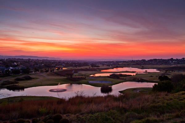 Exquisite Luxury Living in Eagle Canyon Golf Estate 

Welcome to 271 Pebble Beach ...