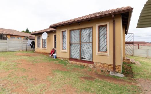 3 Bedroom House for sale in Cosmo City