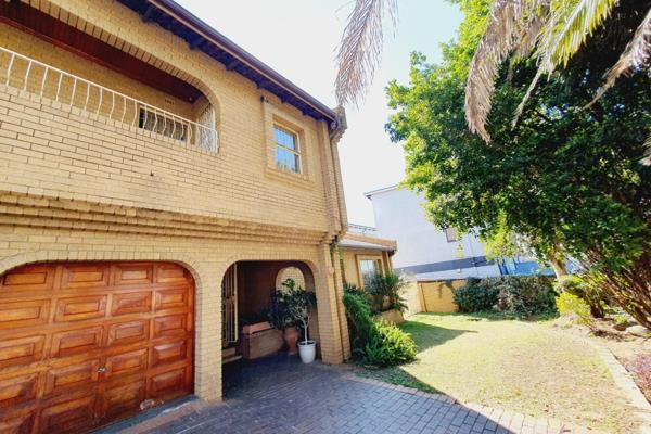 6 bedroom double storey

This maintenance free facebrick house is ideal for a massive family or to be rezoned for business ...