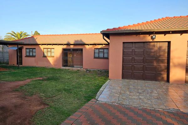 One room with for rental in Dawnpark. This conveniently located property is perfect for individuals working around Boksburg and ...