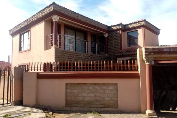 4 Bedroom duplex house in Evaton West, this property boast modern finishing&#39;s inside, modern designed ceilings, modern floor tiles. ...