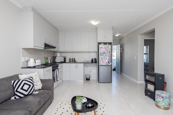 This absolutely styling 2 Bedroom 1 Bathroom Corner apartment on the first floor is perfect as a long term investment or for the first ...